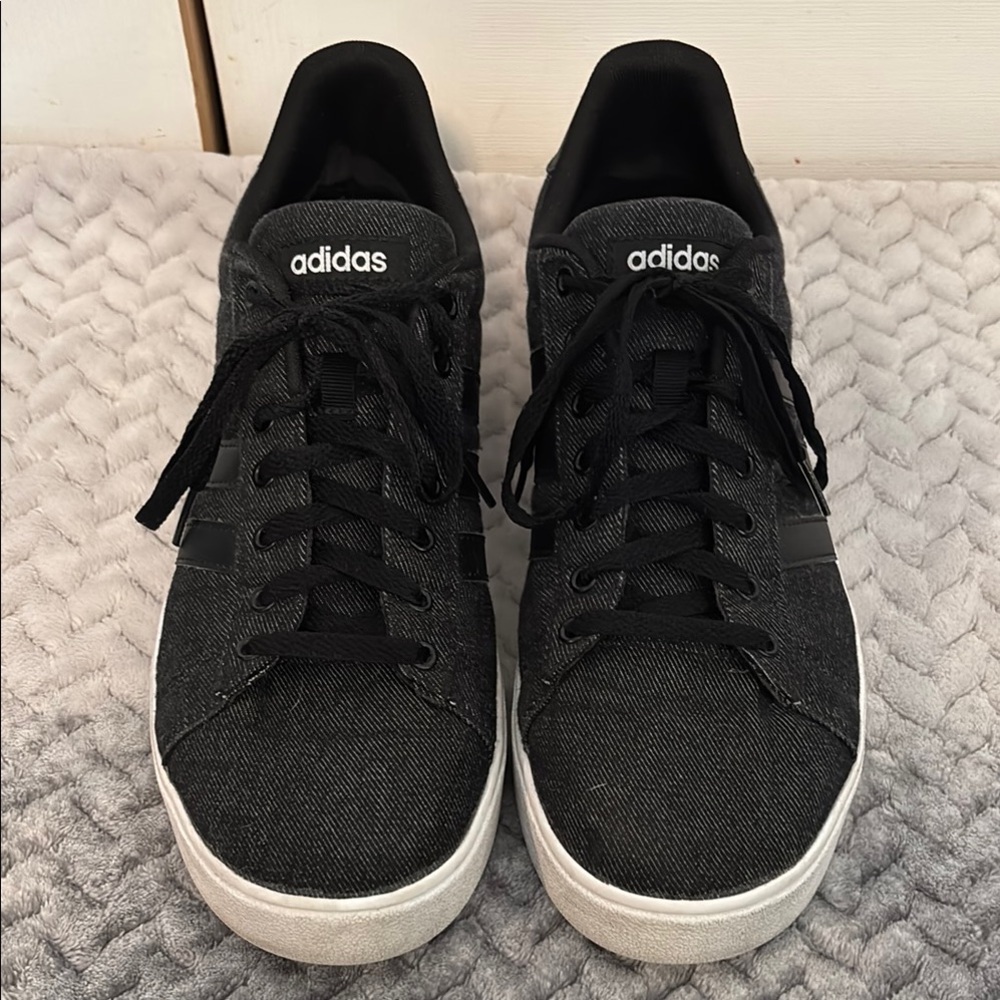Adidas Black Sneakers Classic Low-Top Design